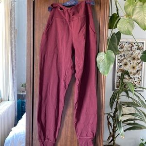 Lululemon align jogger cassis size 6